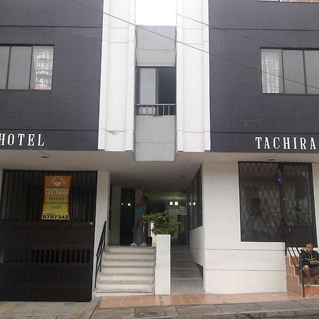 Hotel Tachiras ブカラマンガ エクステリア 写真