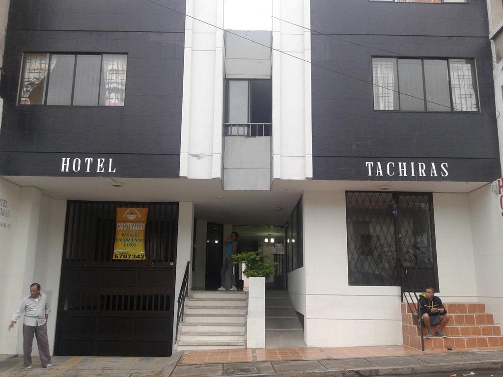 Hotel Tachiras ブカラマンガ エクステリア 写真