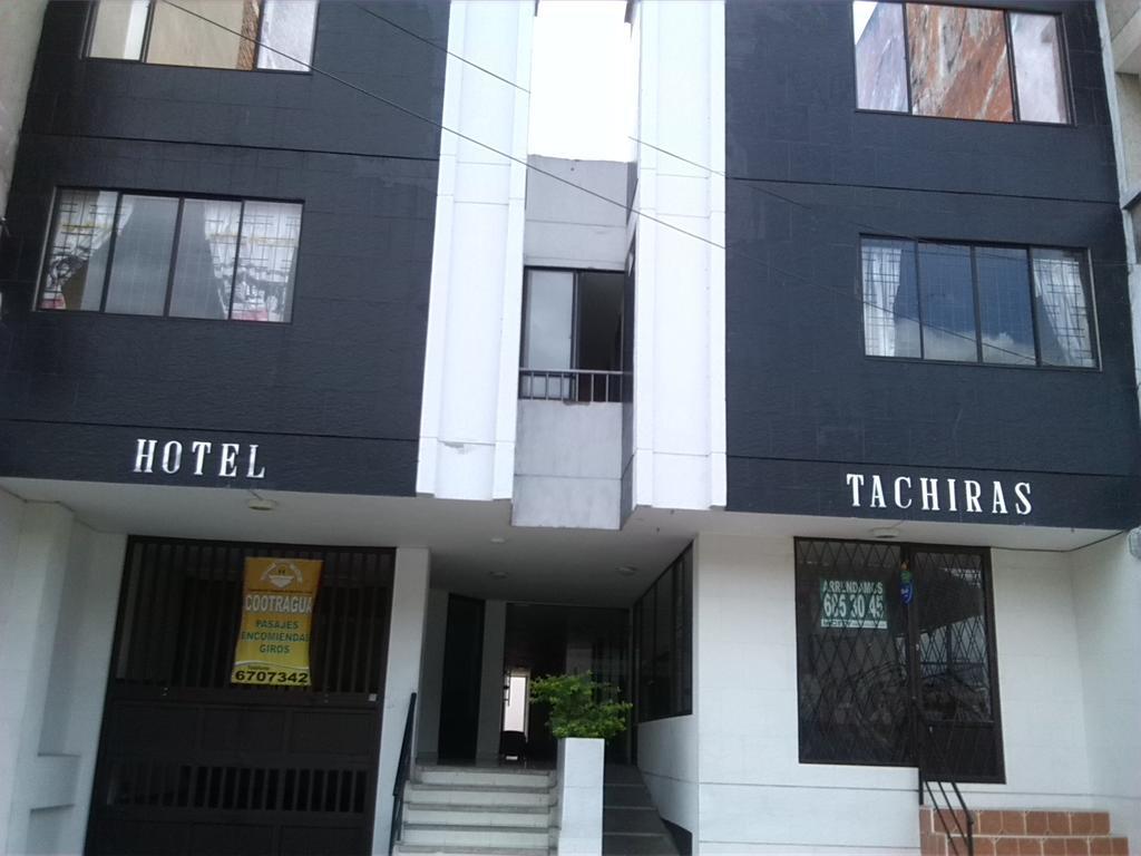 Hotel Tachiras ブカラマンガ エクステリア 写真