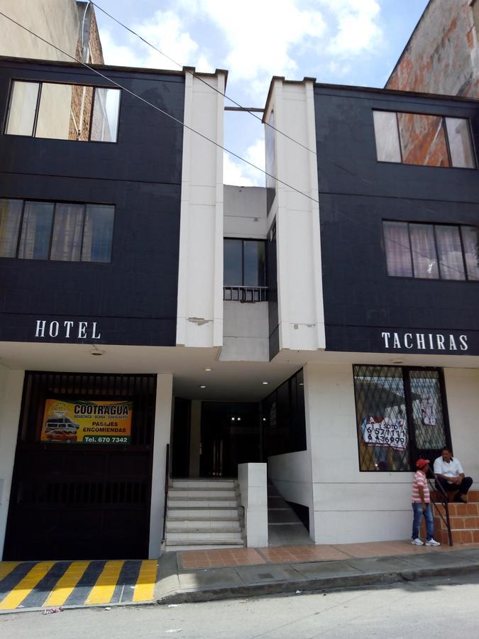 Hotel Tachiras ブカラマンガ エクステリア 写真